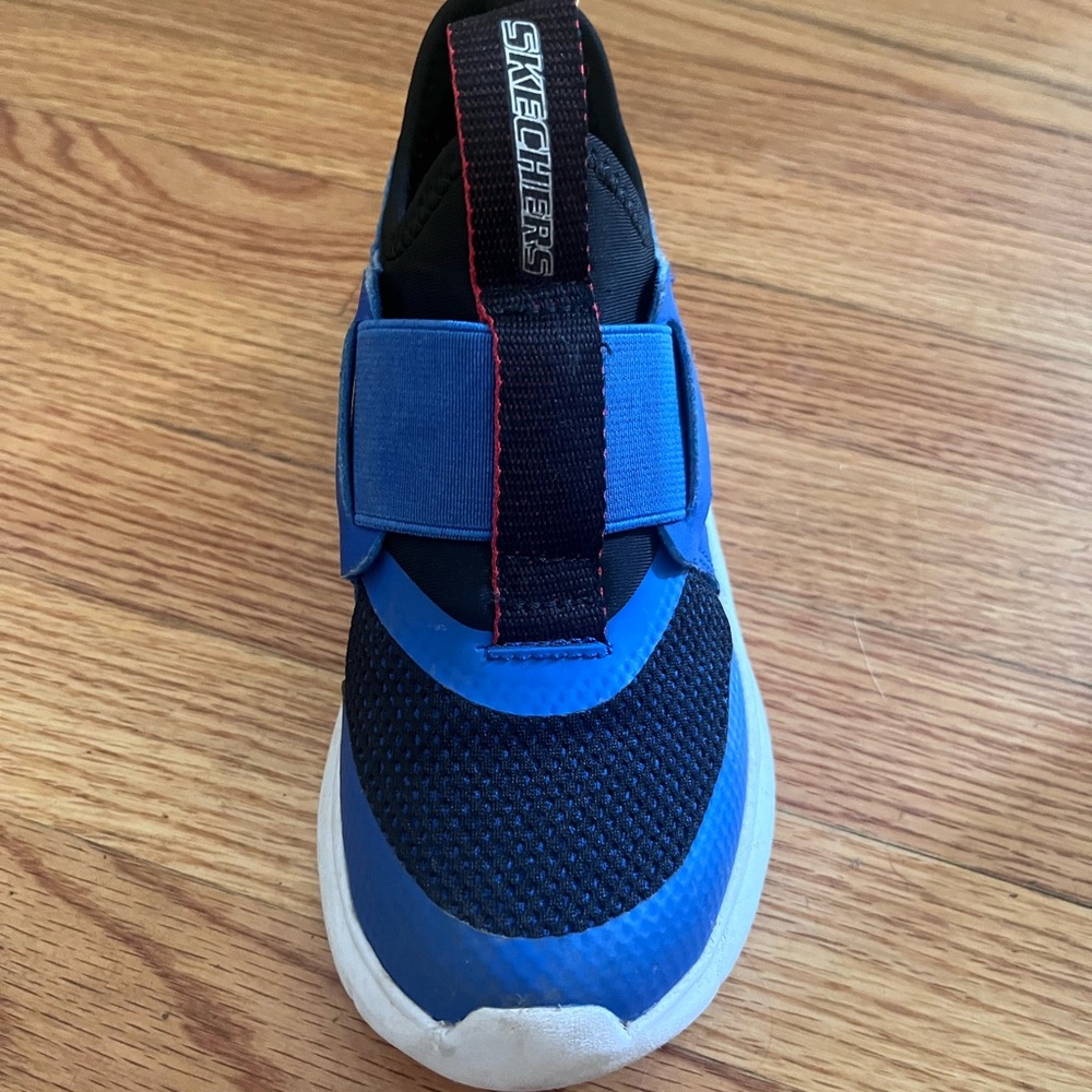 Youth Skechers boy shoes